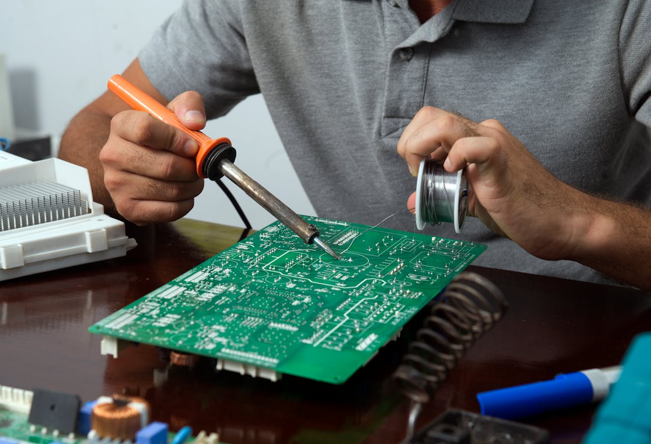 Electronics Business Basics: From Prototype to Paying Customers